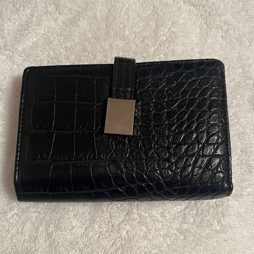 NWOT Black wallet. Faux leather alligator embossed. See pictures of this beauty!